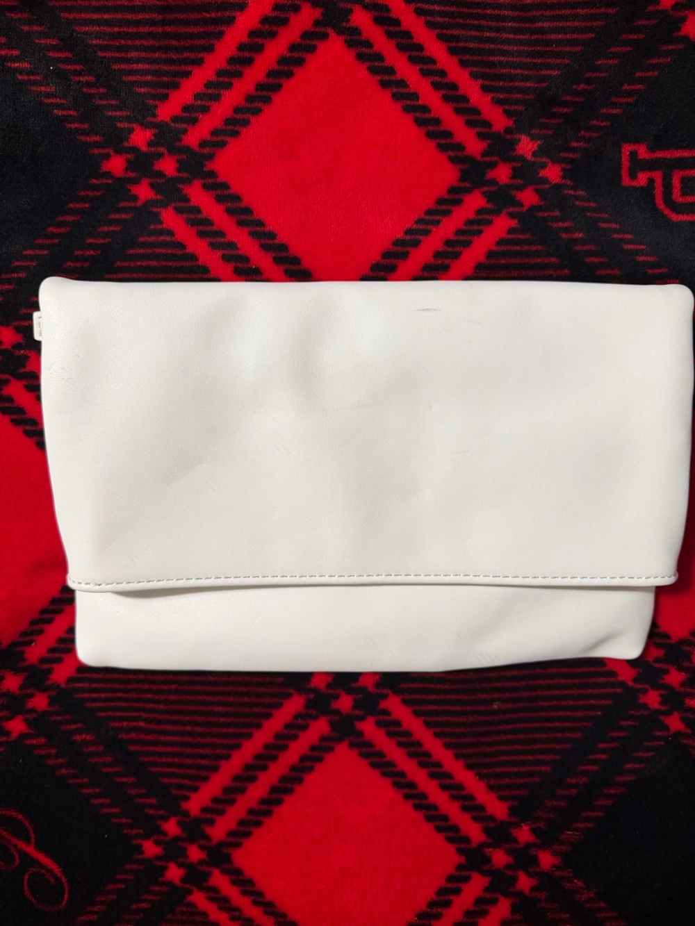 Kelly & Katie White Foldover Clutch Crossbody Bag | Chain Strap